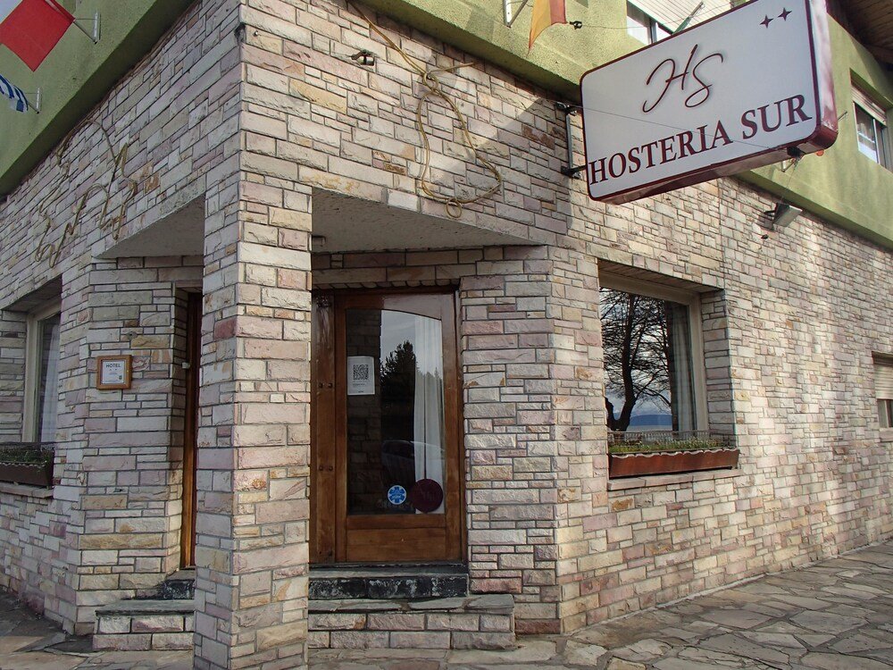 Fachada da Hostería Sur no centro de Bariloche