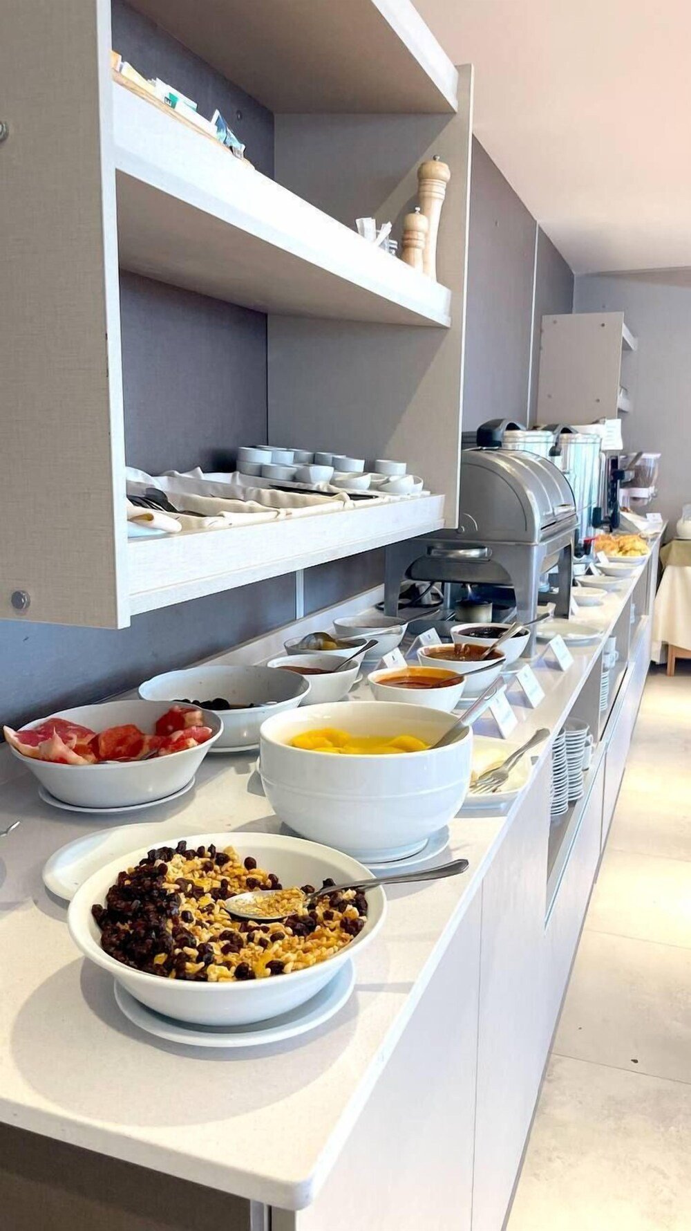 Café da manhã buffet servido no Hotel Nahuel Huapi