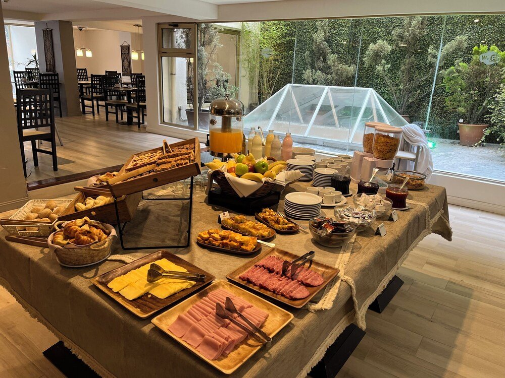 Café da manhã buffet no Kenton Palace Bariloche