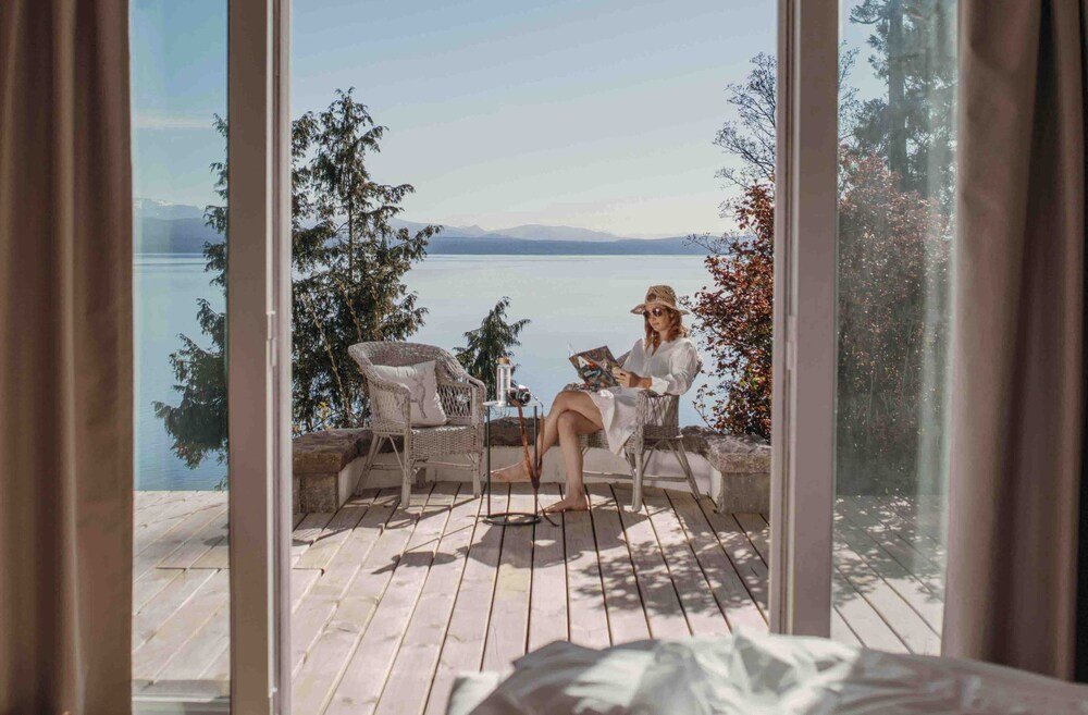Quarto com vista para o lago no La Cascada