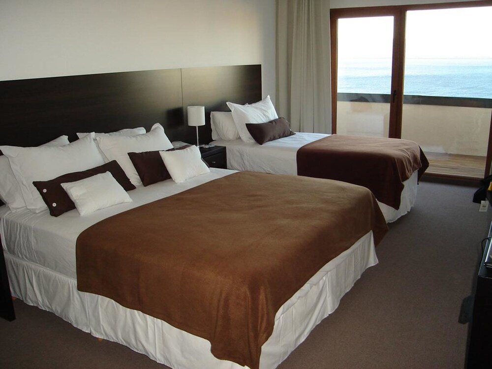 Quarto do View Hotel BRC no centro de Bariloche, com decoração simples